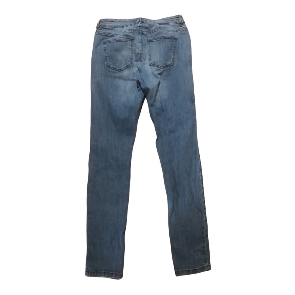 - Women’s forever 21 jeans Size 28 In Excellent Used Condition